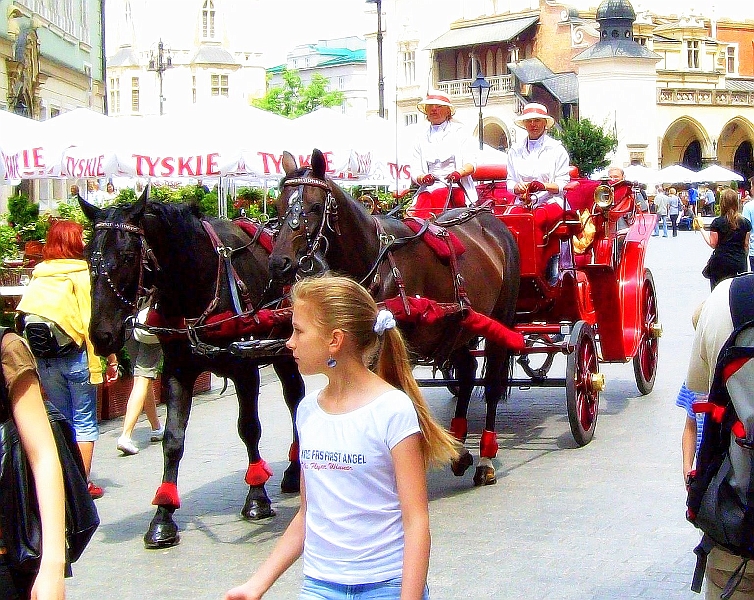 Krakow-Red-wagon-252.JPG